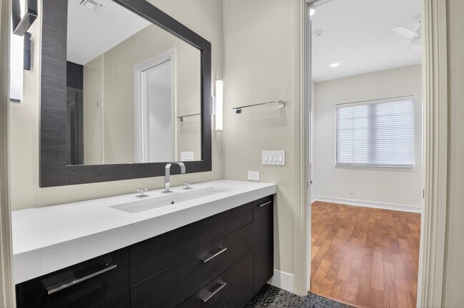 Building Photo - 17921 Villa Club Way