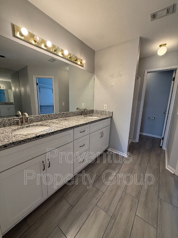 Building Photo - 1330 Pinnacle Dr