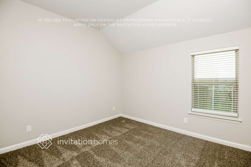Building Photo - 308 Red Dr