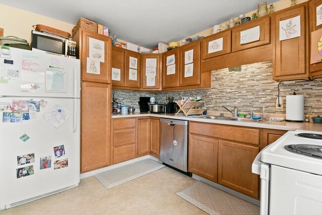 Building Photo - 426 Rushmore Ln