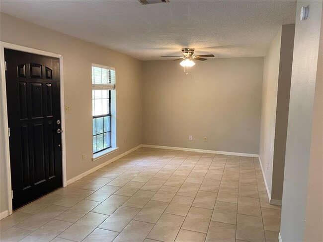 Building Photo - 3011 Sand Dr