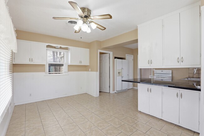 Building Photo - 2927 Brinker Ave