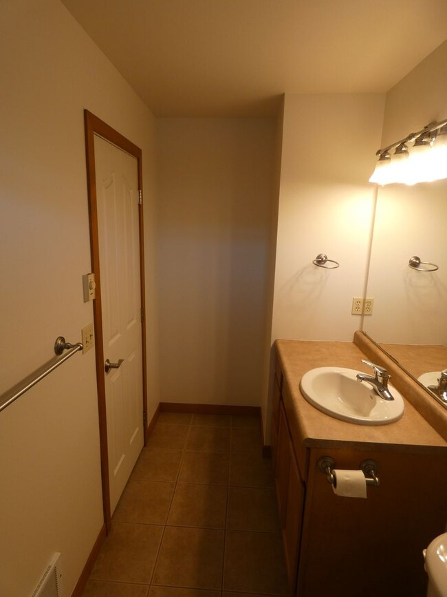 Building Photo - APPLICATION PENDING - Quiet living close t...