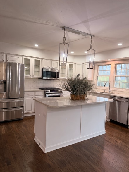 Building Photo - 509 Bluegrass Dr