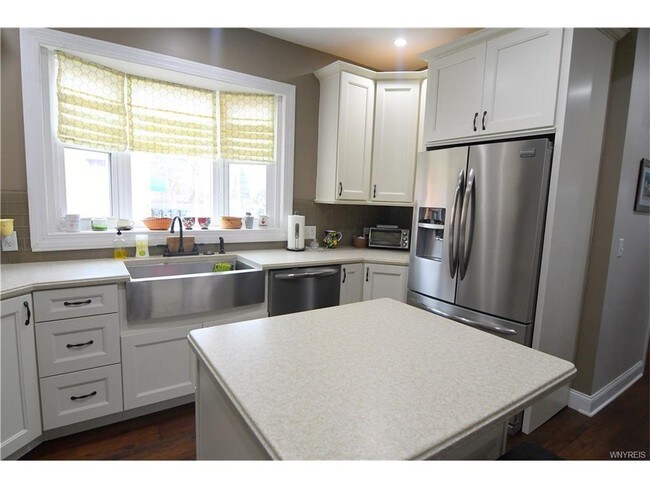 Interior Photo - 3882 Delaware Ave