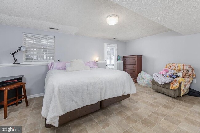 Building Photo - 6 Andrew Ct