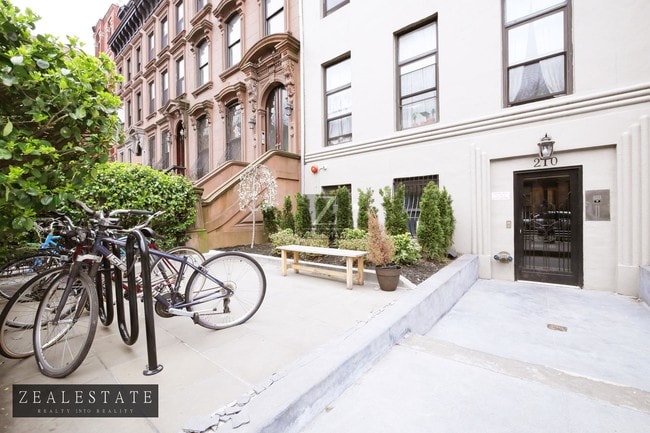 Building Photo - 210 Park Place