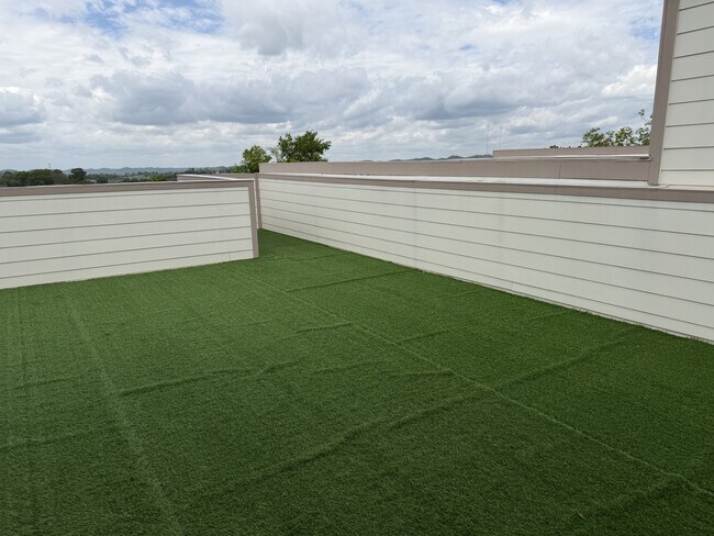 Building Photo - 105 Hart Ln