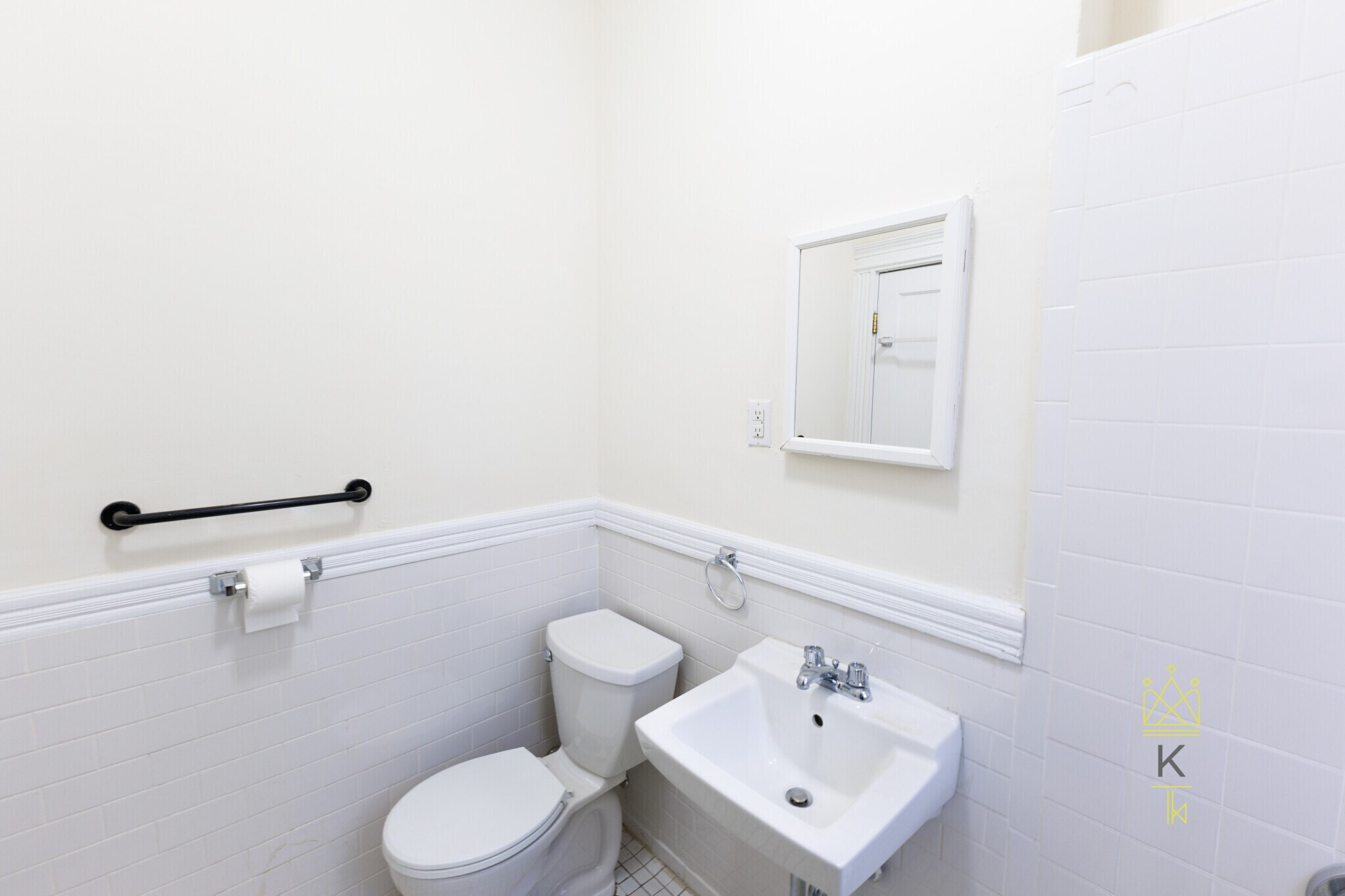 Building Photo - 27 Park Dr