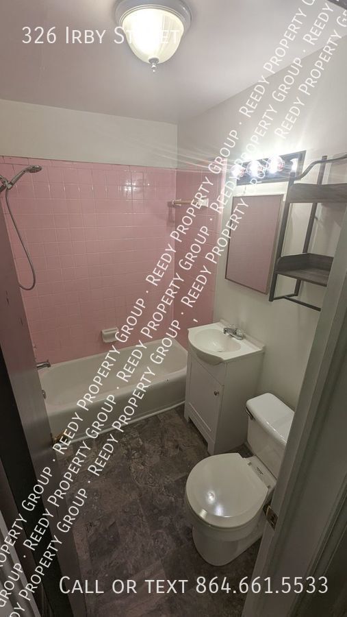 Building Photo - One Bedroom CLOSE TO DOWNTOWN WOODRUFF