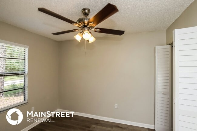 Building Photo - 410 La Coco St SW