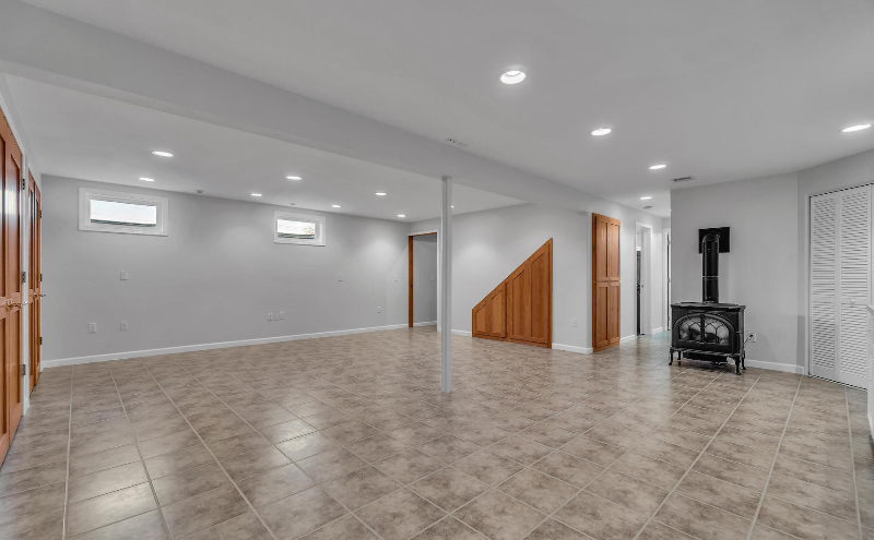 Building Photo - 12845 N Hauser Lk Rd