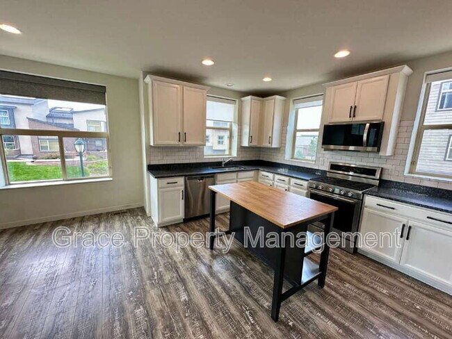 Building Photo - 10051 Belvedere Cir