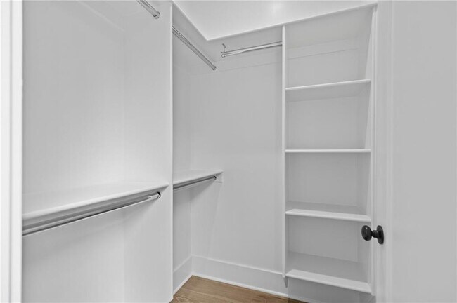 Building Photo - 6120 Hutchins Dr