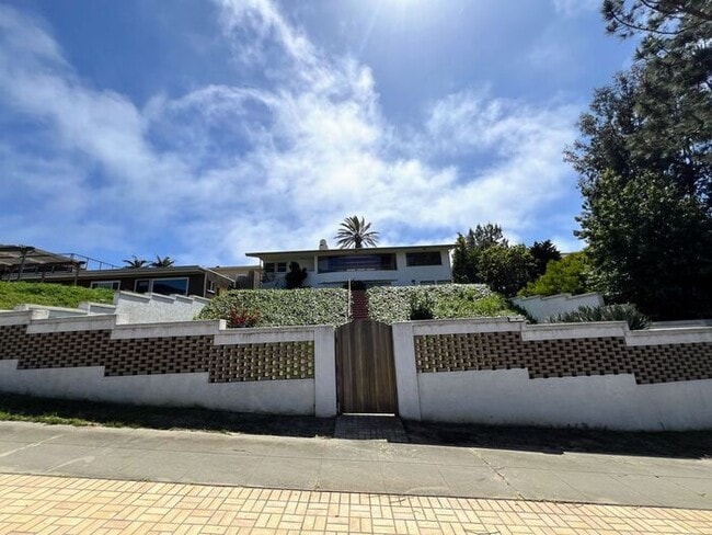 Building Photo - Ocean Views in the Sunset Cliffs area of O...