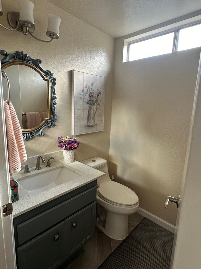Building Photo - Jeffries Ranch Oceanside Home