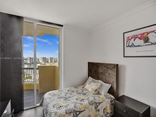 Building Photo - 17875 Collins Ave