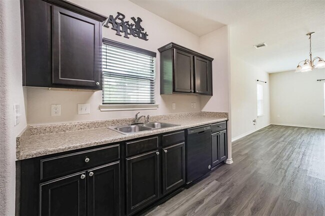 Building Photo - 10310 Chesterfield Dr