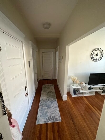 Building Photo - 1563 Beacon St