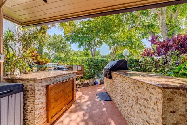 Building Photo - 625 Oaks Dr