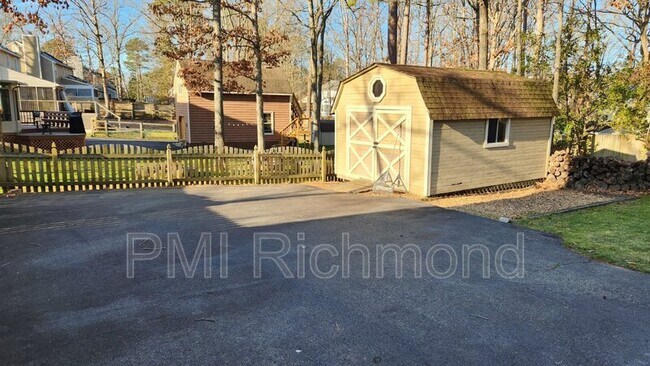 Building Photo - 2018 Cambridge Dr