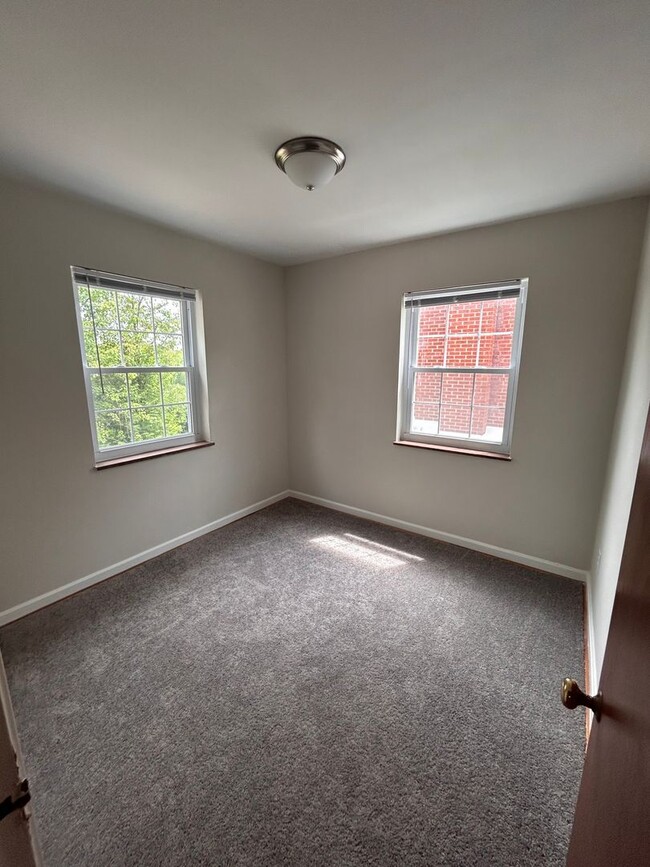 Building Photo - COVEDALE - Cute 3 beds, 1 bath w killer Su...