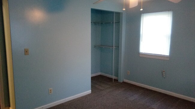 Building Photo - Amazing Country property!