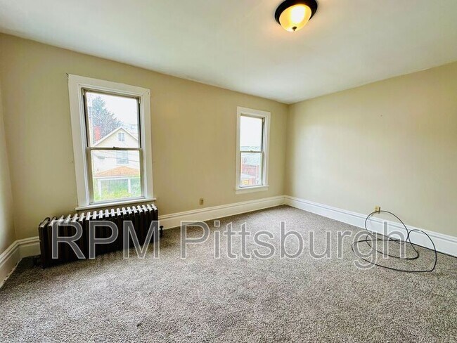 Building Photo - 1115 Karl Ave