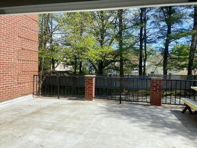 Building Photo - 760 Highland Ave