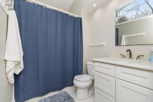 Building Photo - Stunning 5-Bed, 4.5-Bath Custom Home on Du...