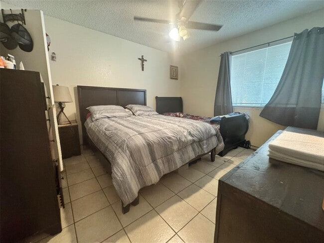 Building Photo - 10613 Golden Quail Dr