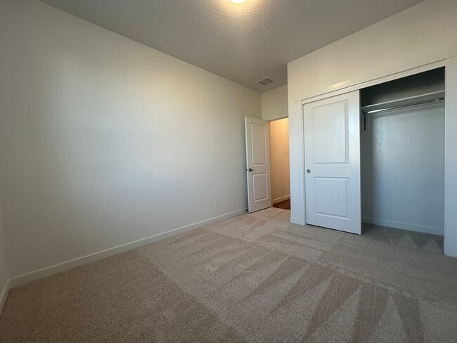 Building Photo - 3bed, 2bath, + office/flex 1630sq.ft. home...