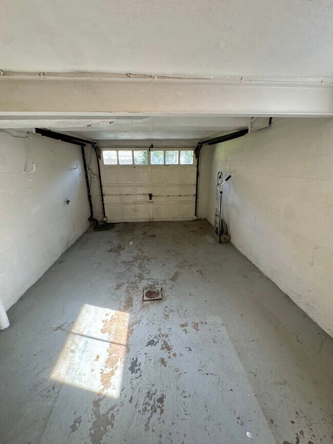 Building Photo - 1076 Thornwood Dr