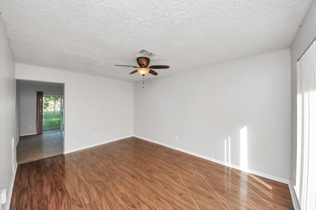 Building Photo - 12610 Chiswick Rd