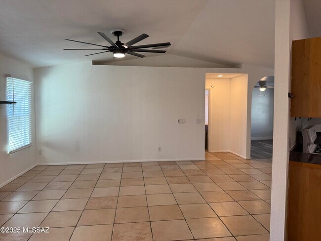 Building Photo - 2560 W Tenbrook Way