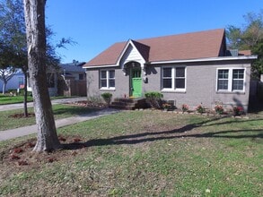Building Photo - 2Bed/1Bath w/office in Central Mcallen ( Laurel and 10th )