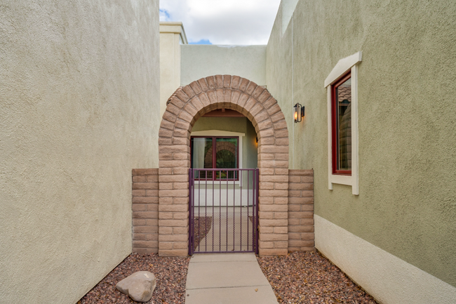 Building Photo - 134 Calle Barrio De Tubac