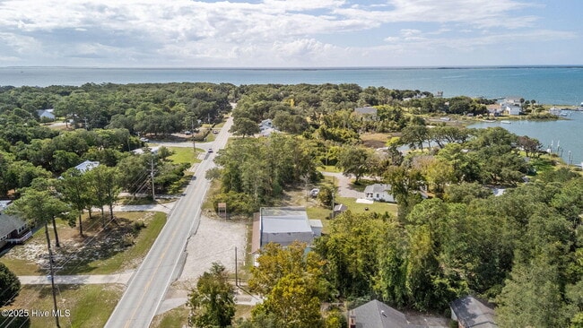 Building Photo - 360 Island Rd