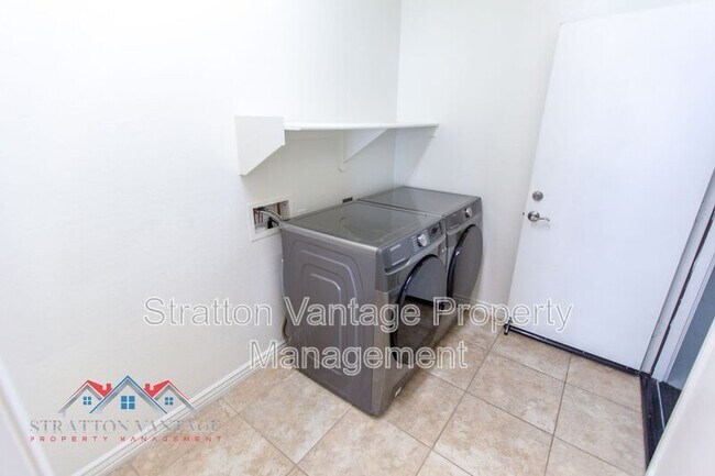 Building Photo - 4710 E Austin Ln
