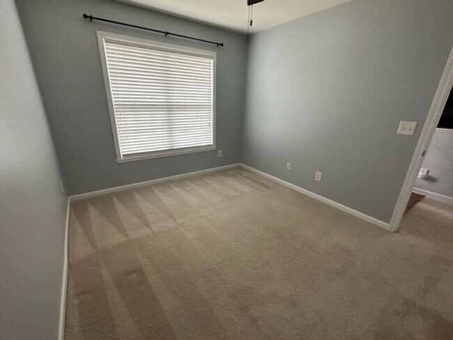 Building Photo - Beautiful Fenced in Patio Home in Colfax!