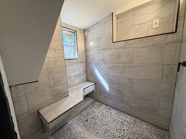 Building Photo - 13091 Lakeridge Dr