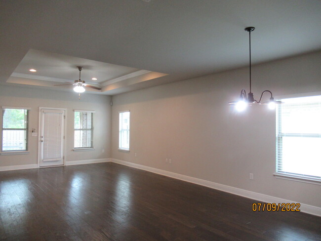 Building Photo - 606 Cocobolo Dr