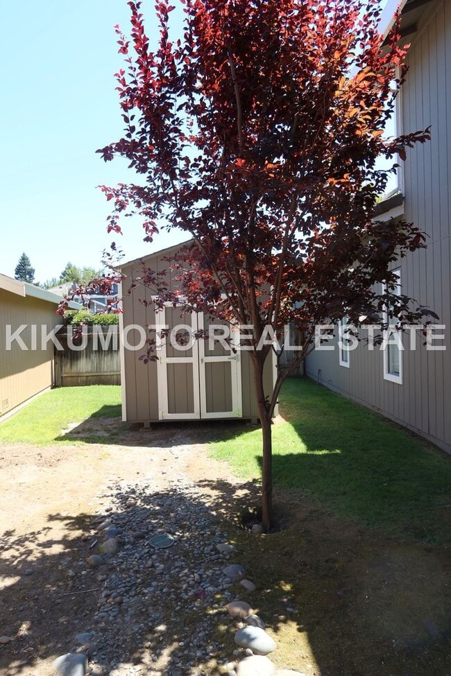 Building Photo - 3 Bedroom 2 1/2 bath Pocket home