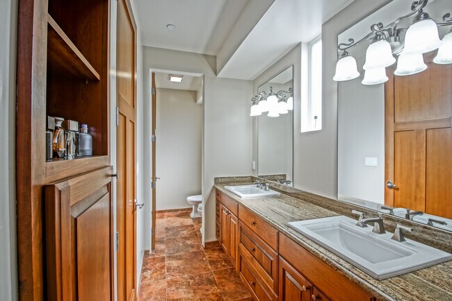 Building Photo - 308 Gull St