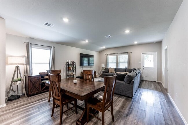 Building Photo - 306 Pecos Dr