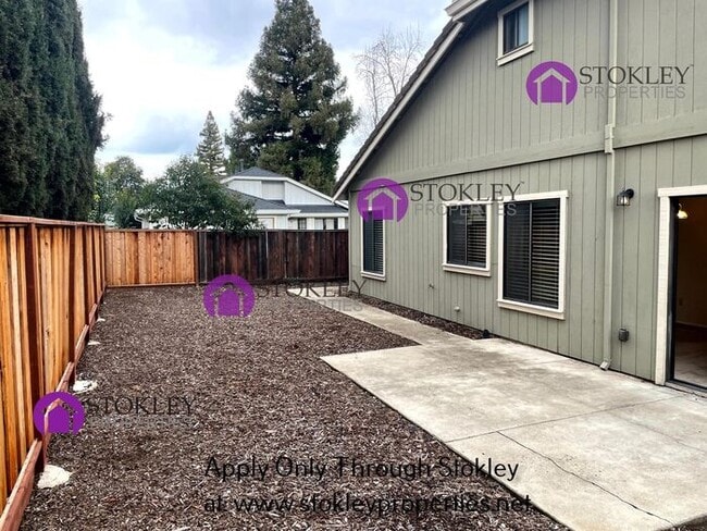 Building Photo - 1633 Lindbergh Dr