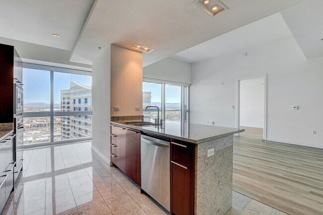 Building Photo - 4471 Dean Martin Dr