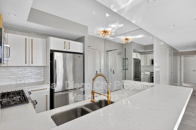 Building Photo - 321 Tenth Ave