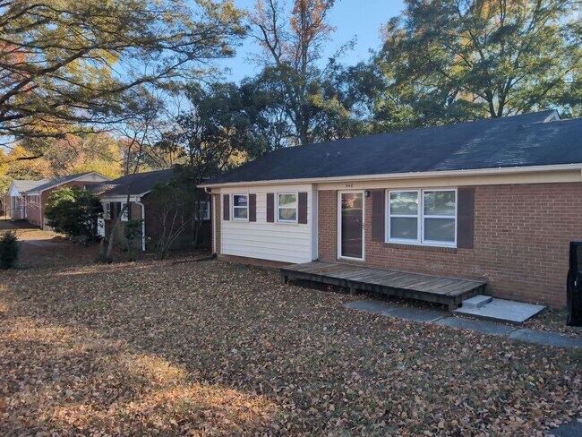 Primary Photo - Cozy Ranch Style home located in the Matthews Park community.