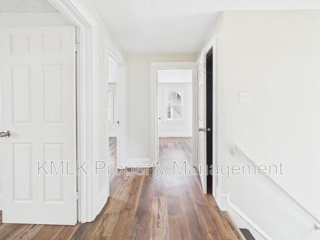 Building Photo - 575 Fernwood Dr